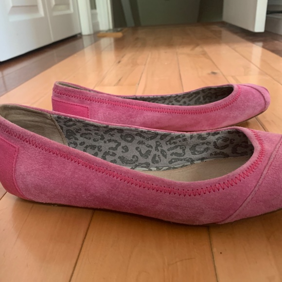 TOMS size 9 pink suede ballet flats - Picture 3 of 5